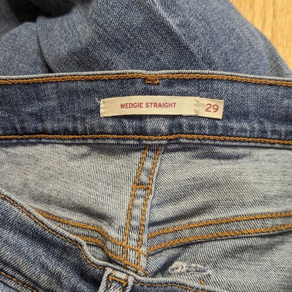 Levi's® Wedgie Fit Jeans - Picture 4 of 7